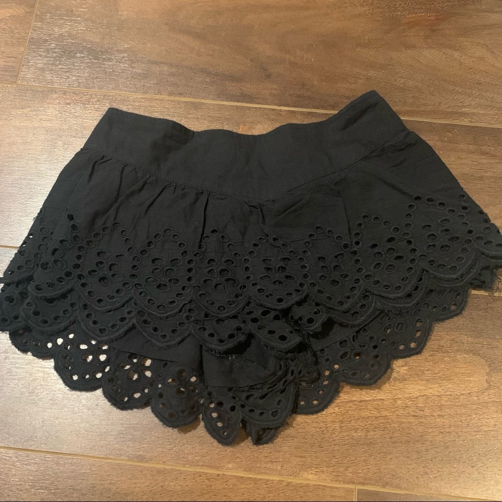 Black Eyelet Lace Ruffle Shorts - XS